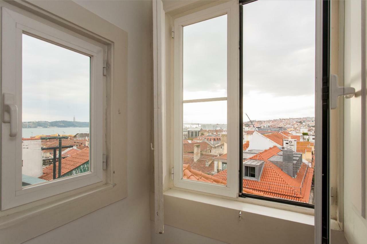 Appartamento bairro alto-chiado 2 bdr beautifull view Lisbona Esterno foto