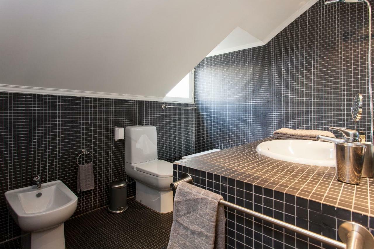 Appartamento bairro alto-chiado 2 bdr beautifull view Lisbona Esterno foto